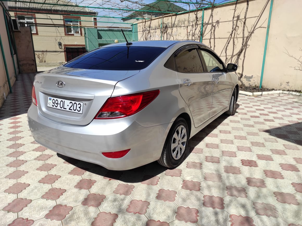 Hyundai Accent, 2016 il, 1.6 L, 100 000 km