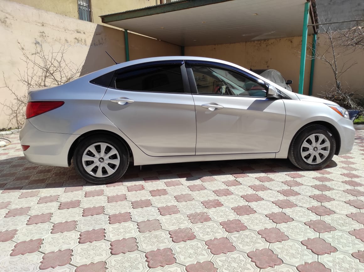 Hyundai Accent, 2016 il, 1.6 L, 100 000 km