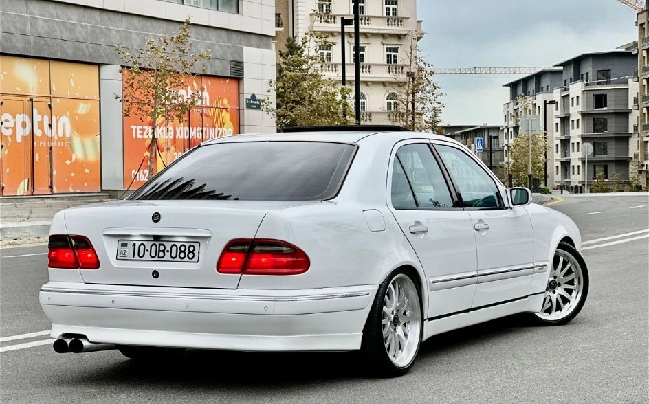 Mercedes E 250, 2000 il, 3.2 L, 352 000 km