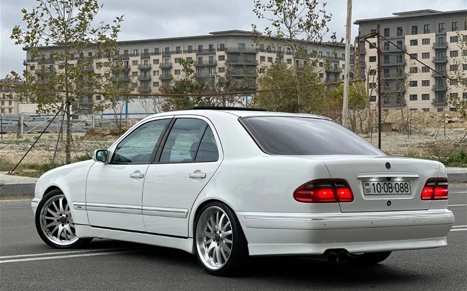 Mercedes E 250, 2000 il, 3.2 L, 352 000 km