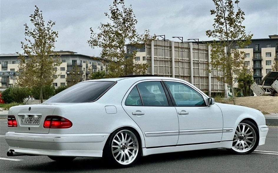 Mercedes E 250, 2000 il, 3.2 L, 352 000 km