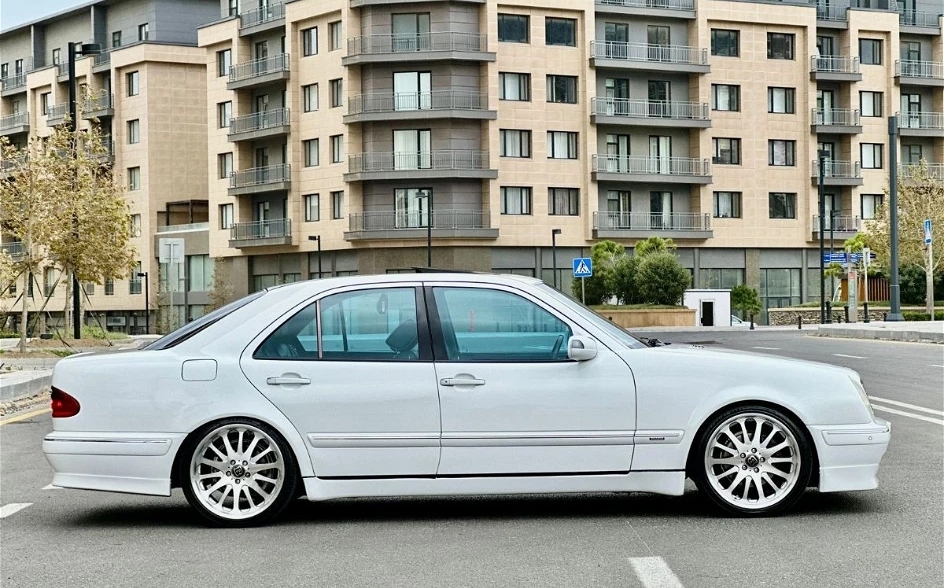 Mercedes E 250, 2000 il, 3.2 L, 352 000 km