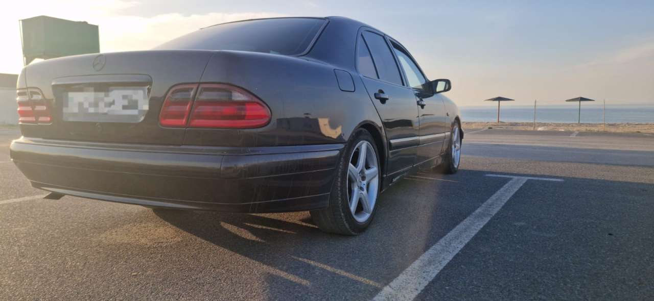 Mercedes E 230, 1996 il, 1.6 L, 430 000 km