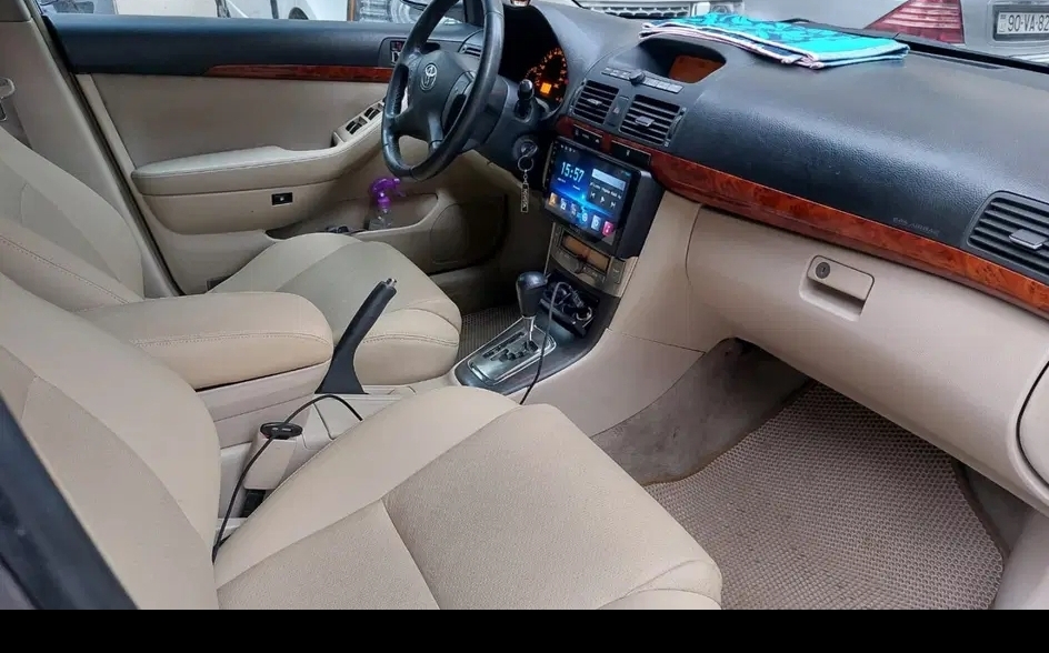 Toyota Avensis, 2005 il, 2.0 L, 315 000 km