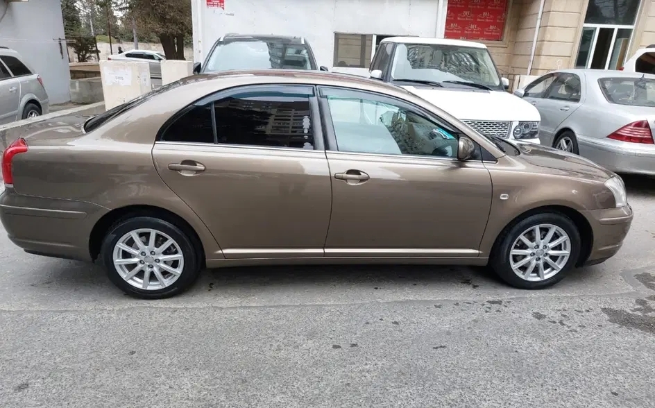 Toyota Avensis, 2005 il, 2.0 L, 315 000 km