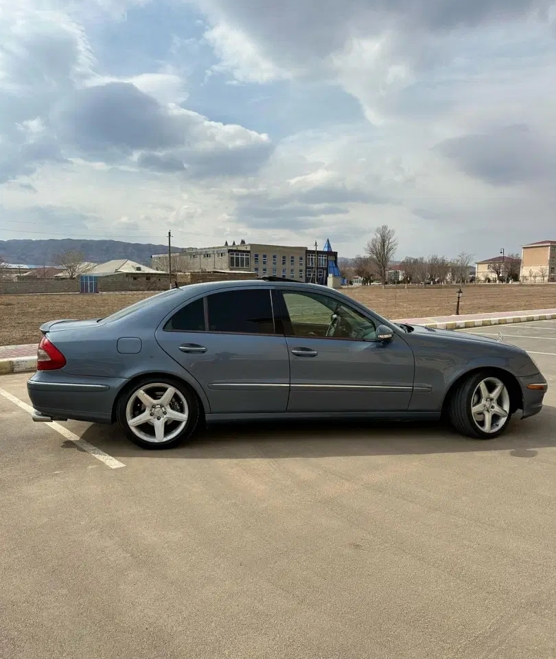 Mercedes E 260, 2005 il, 3.5 L, 166 071 km