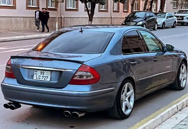 Mercedes E 260, 2005 il, 3.5 L, 166 071 km