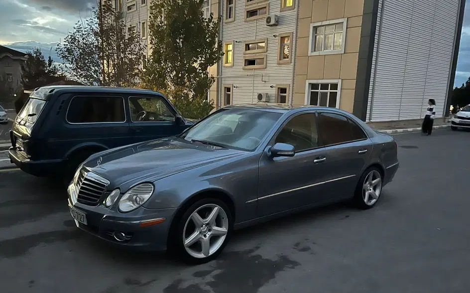 Mercedes E 260, 2005 il, 3.5 L, 166 071 km