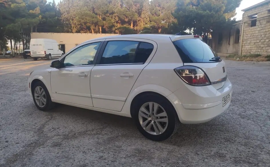 Saturn Astra, 2008 il, 1.8 L, 251 000 km