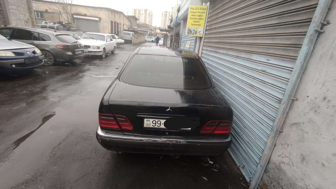 Mercedes E 240, 1998 il, 2.4 L, 780 000 km